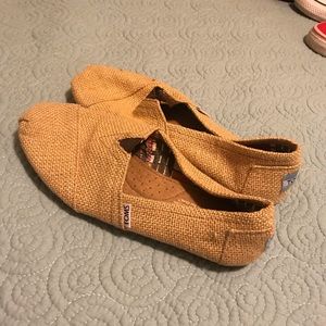 Women’s Toms shoes